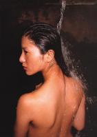 吉高由里子　ヌード　お風呂　シャワー　洗髪　背中
